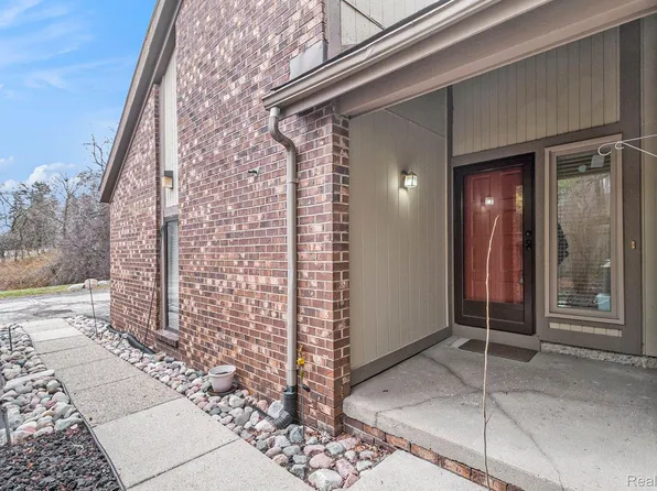 7353 Brynmawr Dr #37, West Bloomfield, MI 48322