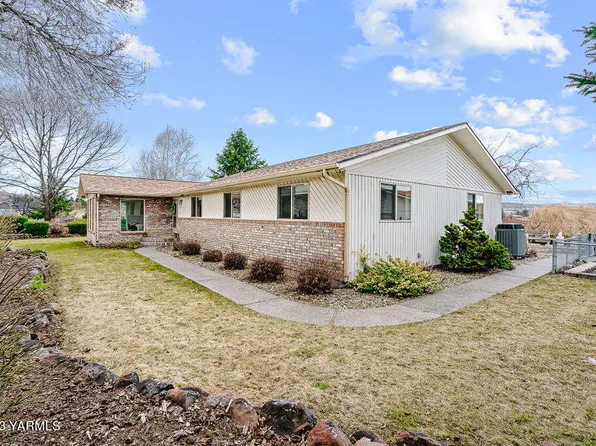 221 Sunset Vista Ln, Selah, WA 98942