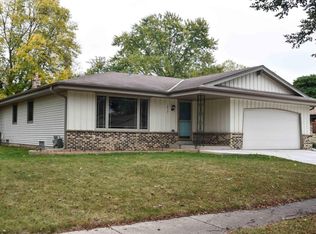 1817 Cottonwood Dr, Waukesha, WI 53189