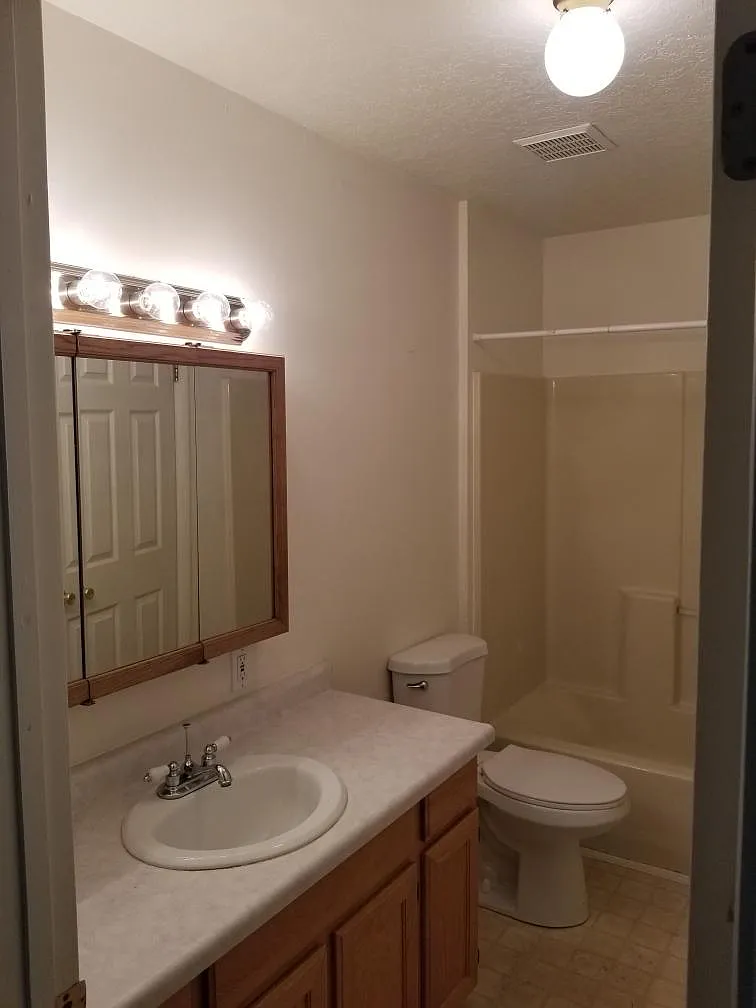 410 W 400 N — Photo 2