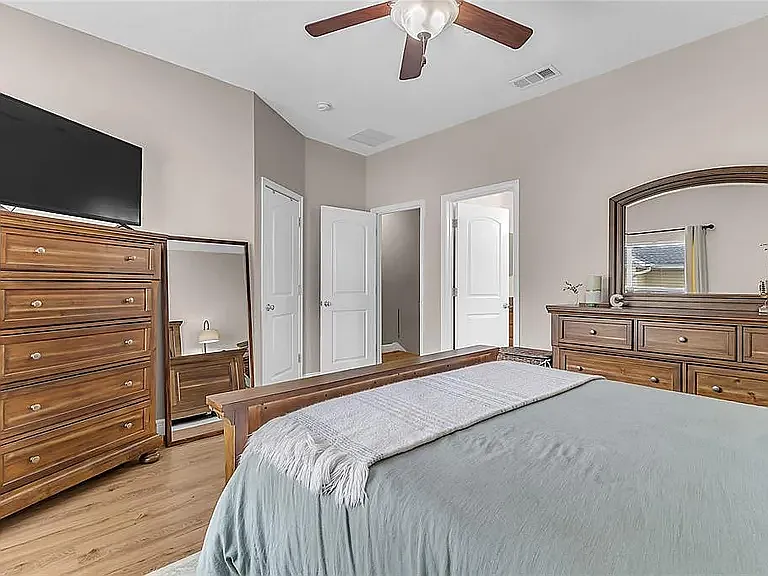 28 W Esther St #E — Photo 19
