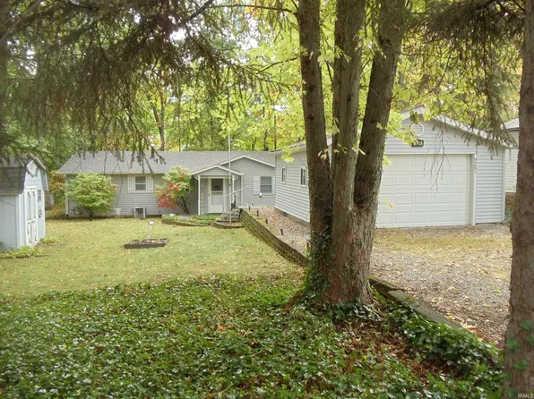 9291 N Paradise Beach Dr, Monticello, IN 47960