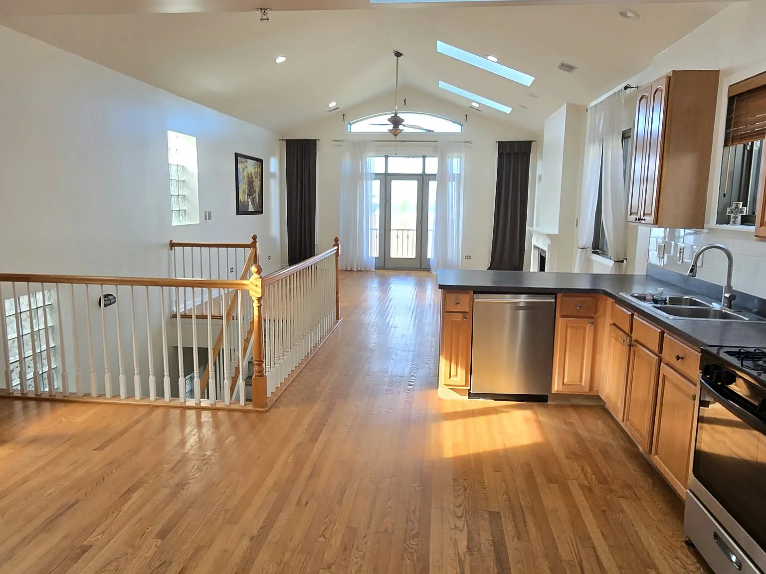 2 bed, 1370 sqft, $2,500 — Photo 1