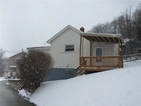 811 Maple Dr, White Oak, PA 15131