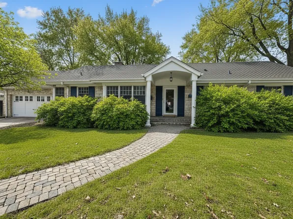 435 Kingston Ter, Deerfield, IL 60015