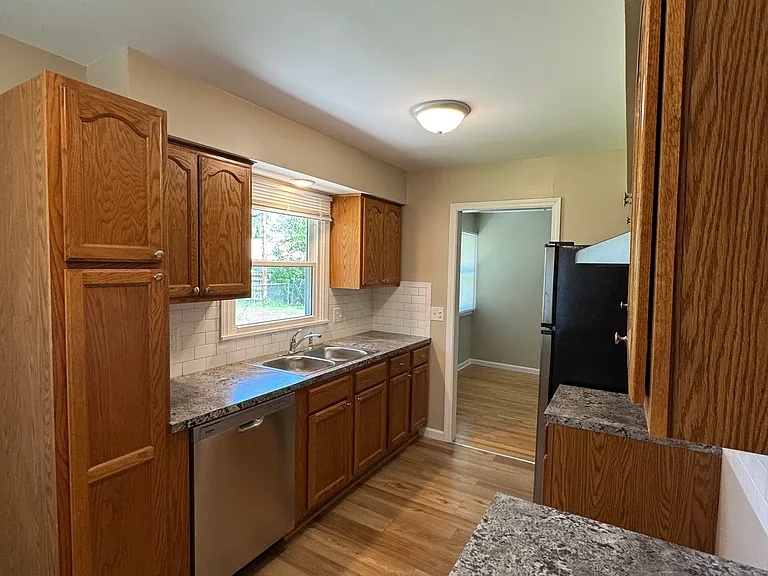 410 E Lincoln St — Photo 7