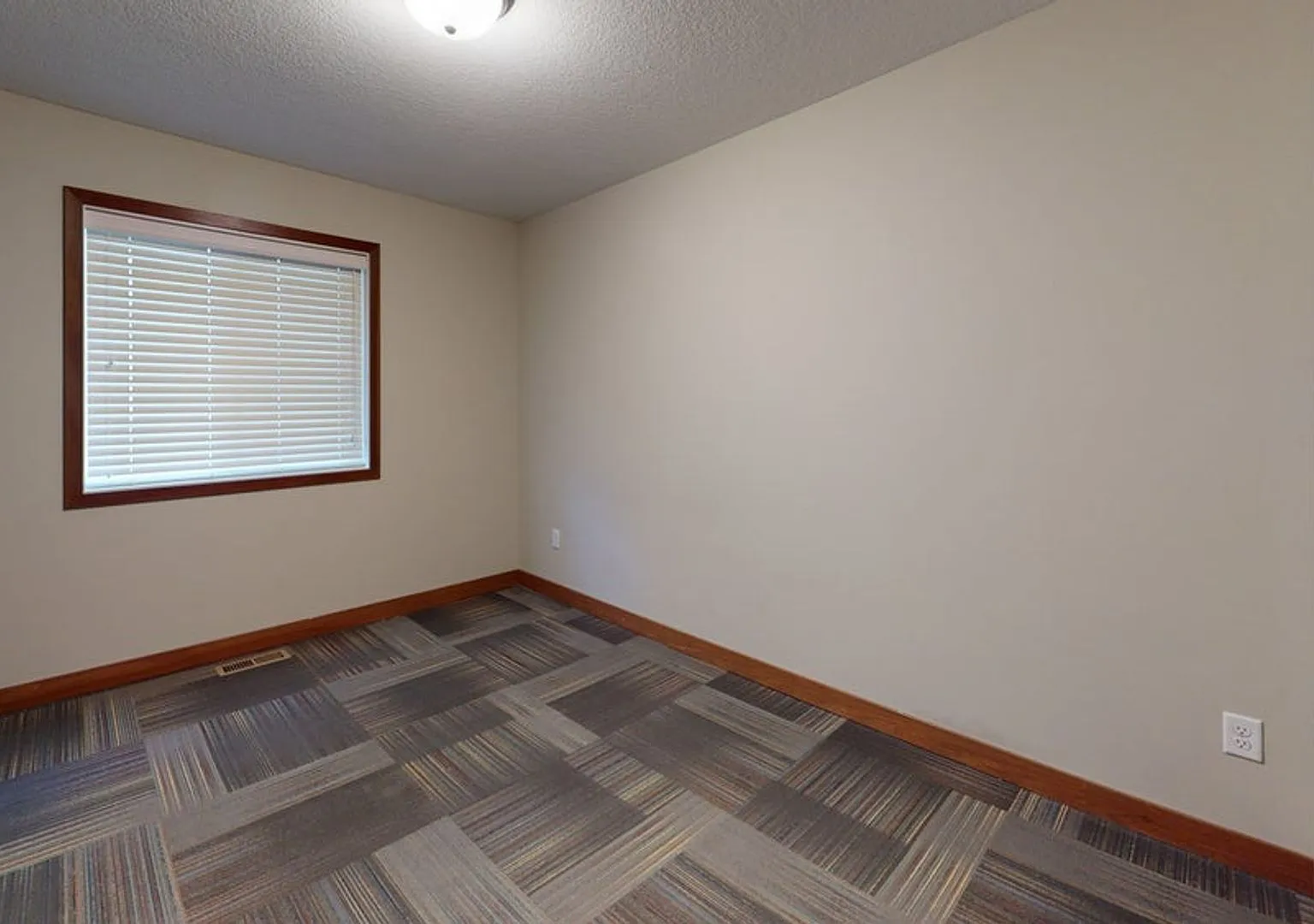 1511 Rollins Ave SE — Photo 4