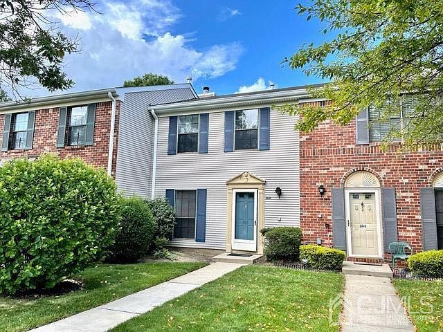 1st image of 364 Bromley Pl