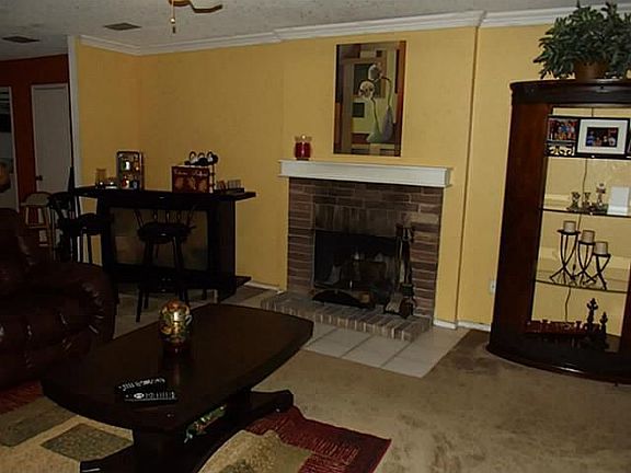 3rd image of 6147 De Lollis Dr
