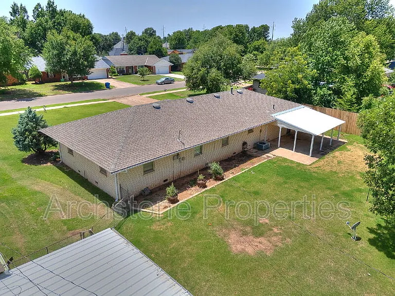 3121 Lakeside Dr — Photo 34