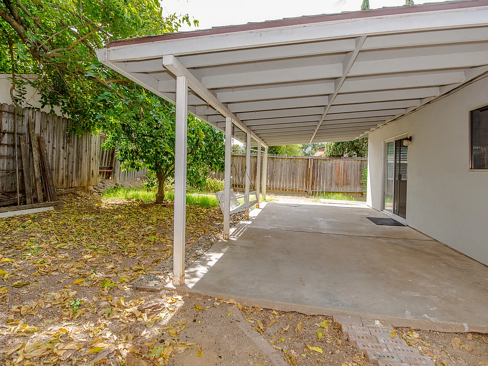 4824 Willowbrook Dr