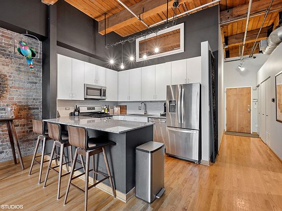 3rd image of 300 W Grand Ave APT 304