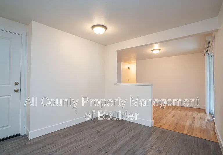 1117 Vivian St — Photo 9