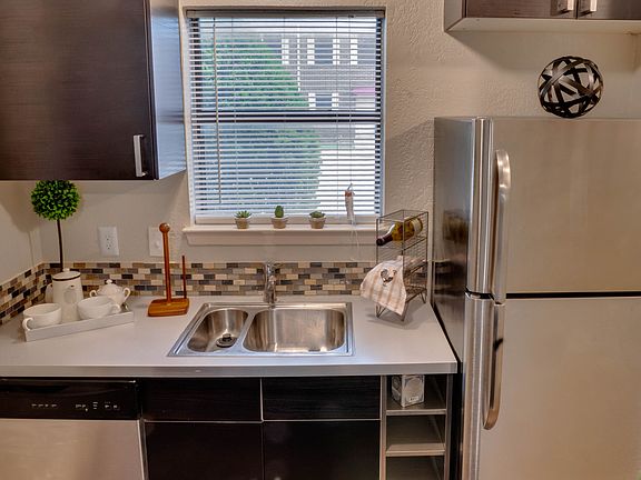 5th image of 3622 Eldridge St