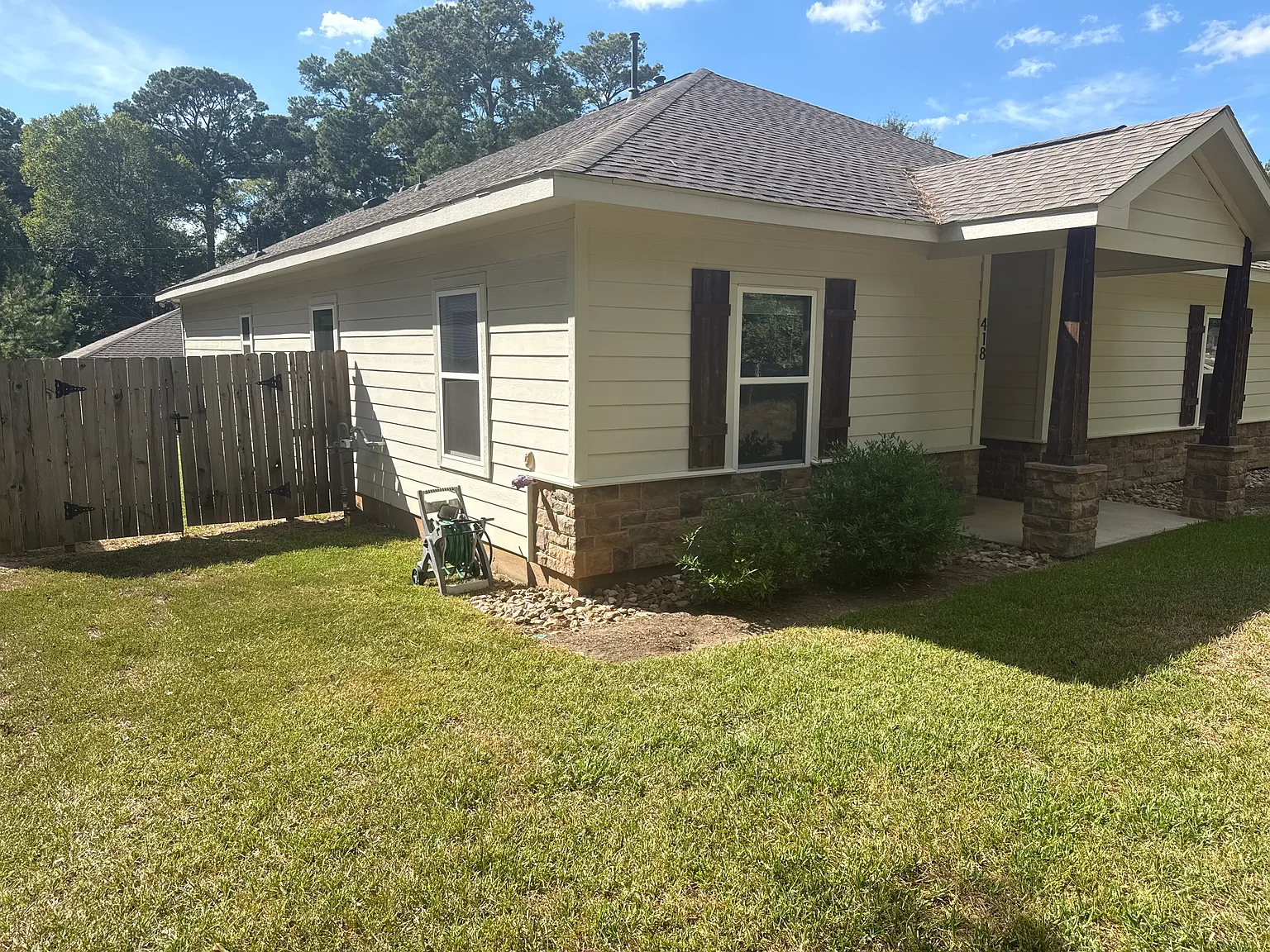 4 bed, 1996 sqft, $1,850 — Photo 2