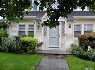 122 Simonson Rd, Mineola, NY 11501