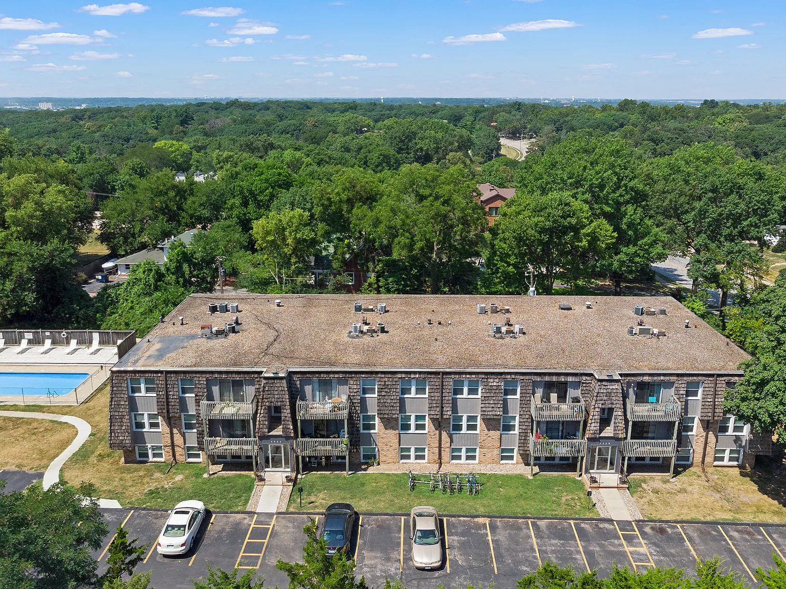 The 4220 Grand Apartments — Photo 4
