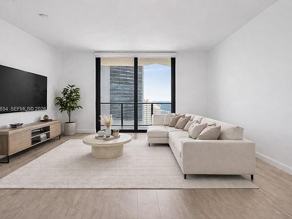3rd image of 45 SW 9th St APT 3502