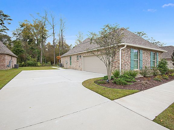 3rd image of 8899 Greenleaves Dr