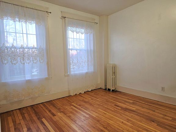 5th image of 164 Strathmore Rd