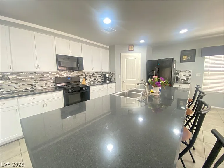 9833 Dryden Ct — Photo 5