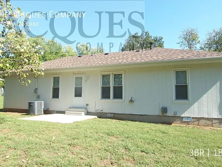 605 Daniel Ln — Photo 6