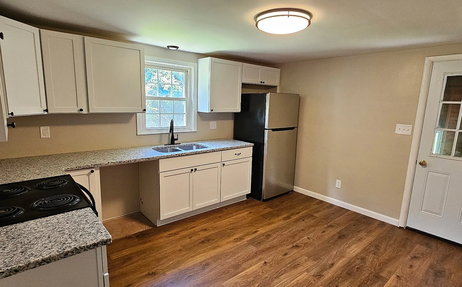 3 bed, 1200 sqft, $2,050 — Photo 1