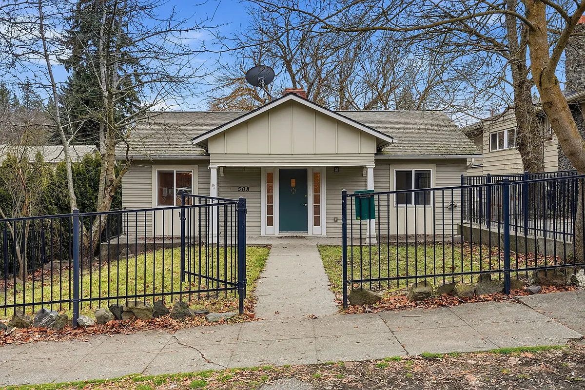Building Photo - 508 E 19th Ave