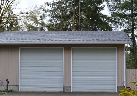 Huge Garage/Shop 28x32