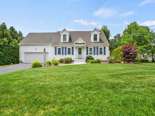 10 Gloria Avenue, Hudson, NH 03051