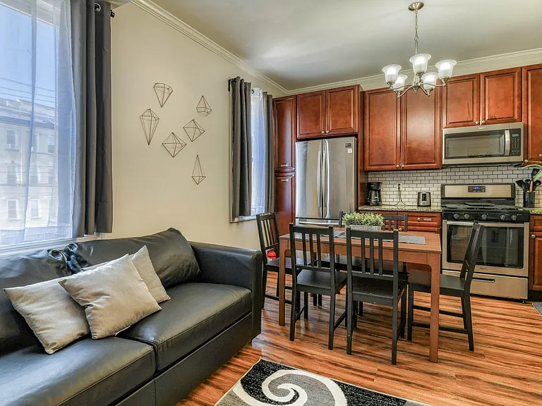 34 Gray St #2 — Photo 2