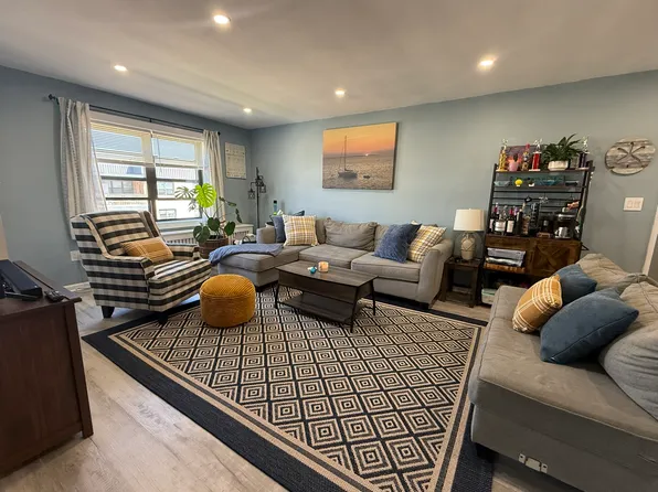 (undisclosed Address), Long Beach, NY 11561