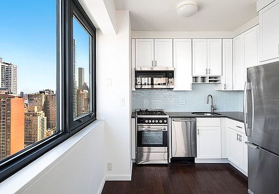 3rd image of 200 E 61st St APT 34F