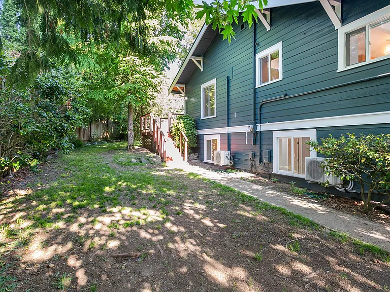 1929 Dakin St — Photo 3