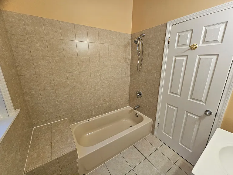 427 E 50th St #2 — Photo 9