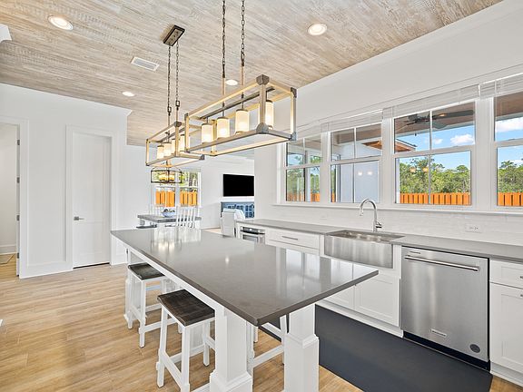 4th image of 58 Carefree Ln W