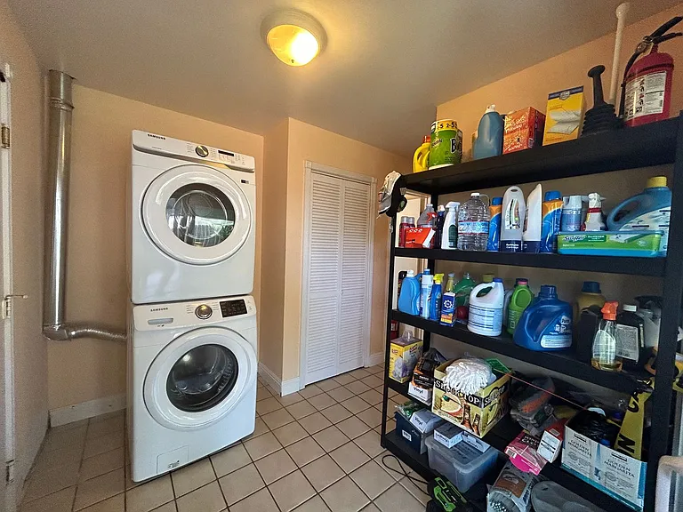 420 Osborne St — Photo 33