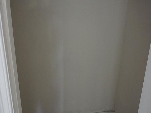 4th image of 1800 SW 22nd Ave APT 1
