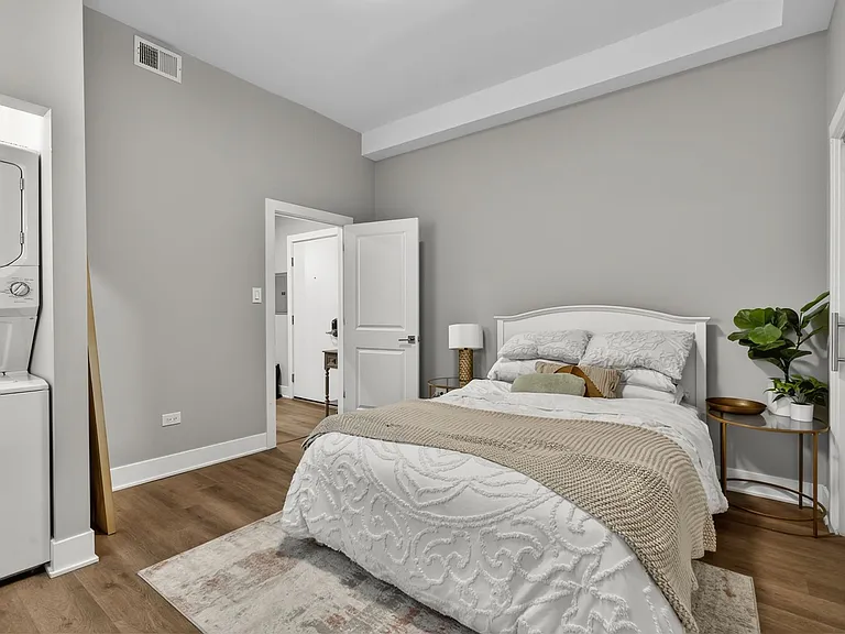 1421 N Dearborn St — Photo 51