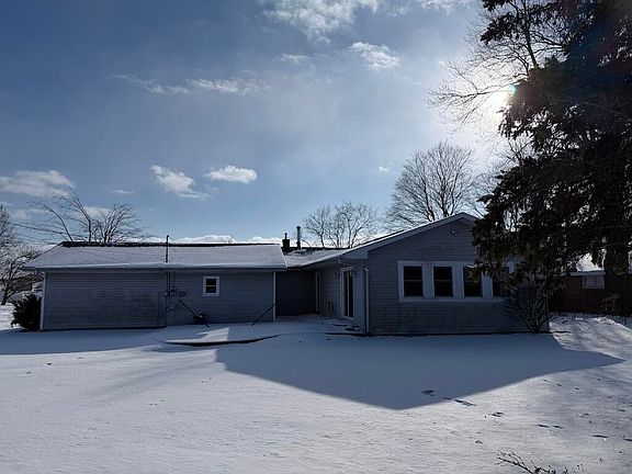 4th image of 9722 W 136th Ln