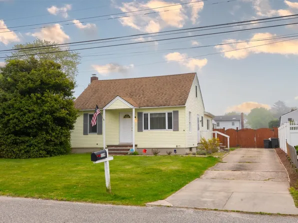 119 Chapel Ave, East Patchogue, NY 11772