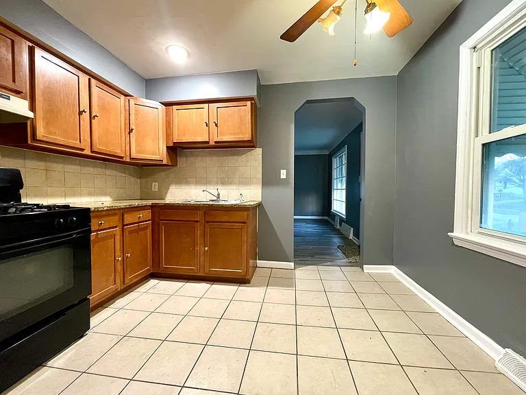 14207 Tabor Ave — Photo 7