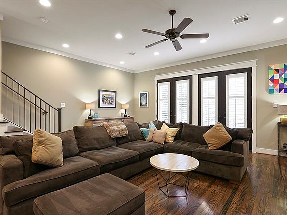 4th image of 1115 W 15th St