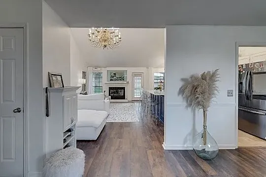 904 Fallview Trl — Photo 2