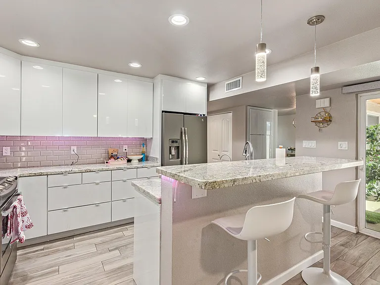 5913 E Thomas Rd — Photo 1