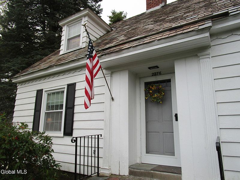 4th image of 2276 Cayuga Road