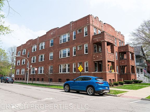 3rd image of 1517 W Waveland Ave #1