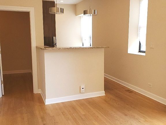 4th image of 948 N Washtenaw Ave APT 1N