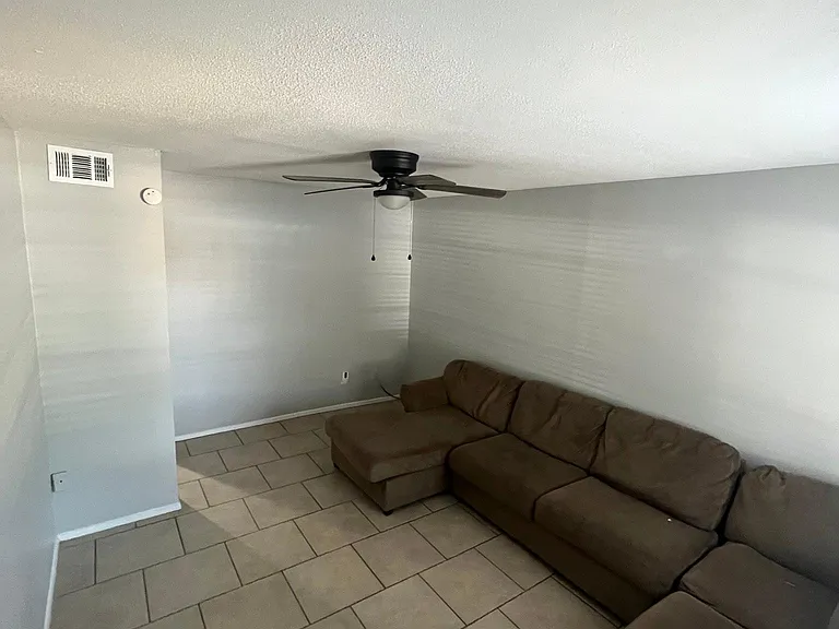 Living room (common area)