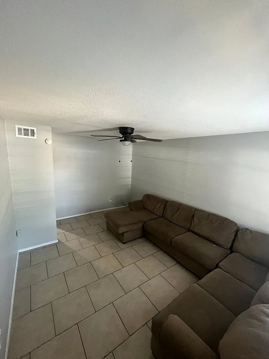 Living room (common area) - 1718 Leona Dr